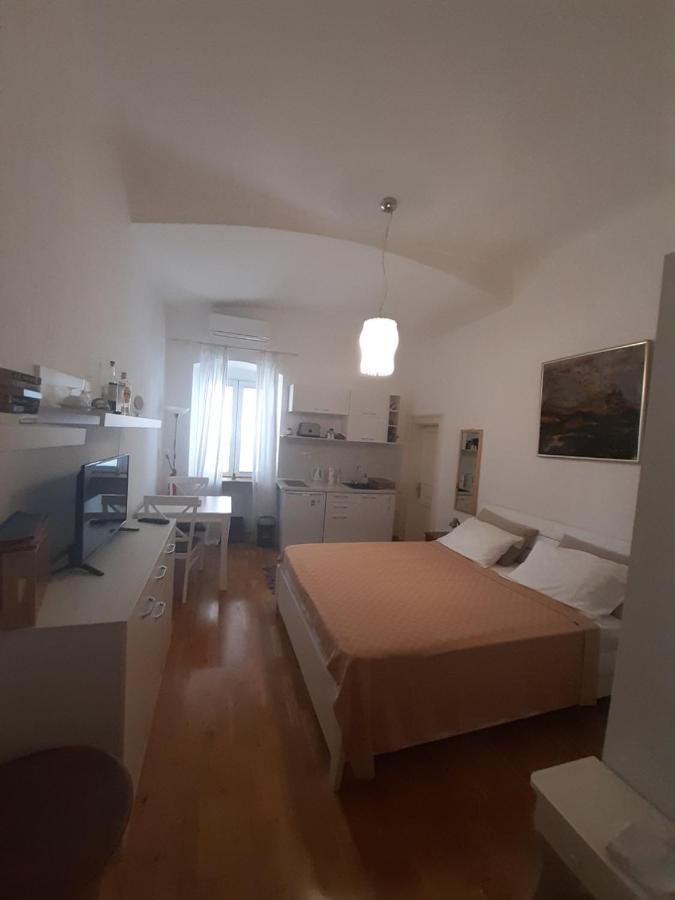 Mulo Stanicica Tivat Zewnętrze zdjęcie