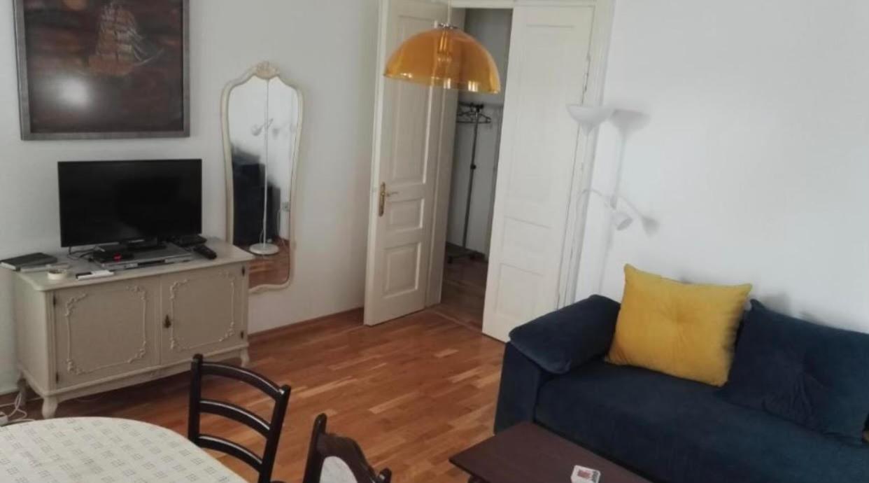 Mulo Stanicica Tivat Zewnętrze zdjęcie